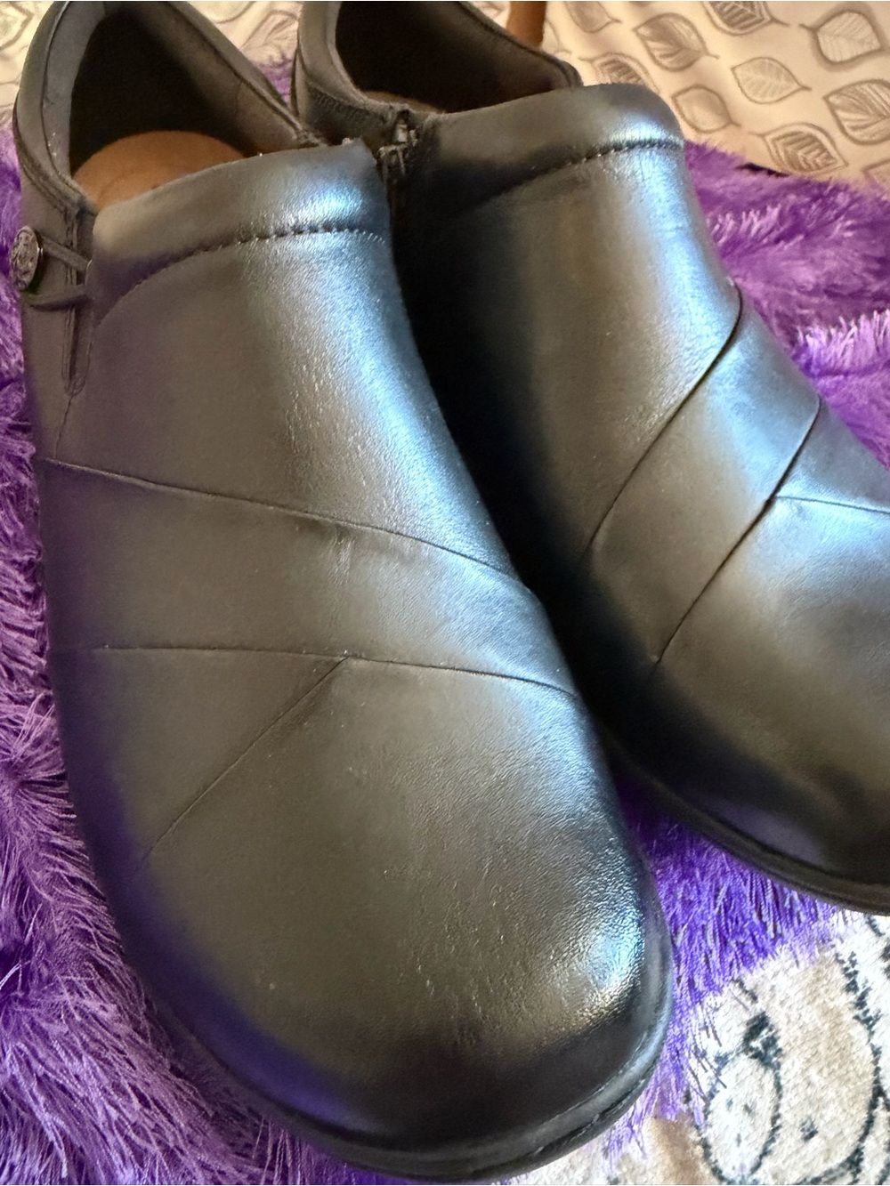 Clarks Black Leather Low Healed Boots - Picture 3 of 7